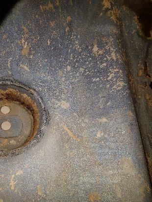 Schleim und Ablagerungen im Tank